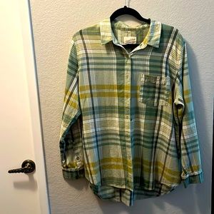 Green plaid button up long sleeve shirt. Women’s size medium.